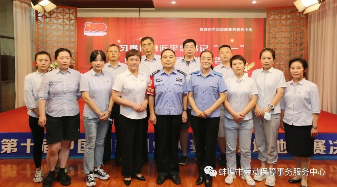 舉辦學(xué)習(xí)貫徹“七一”講話精神專題宣講報告會
