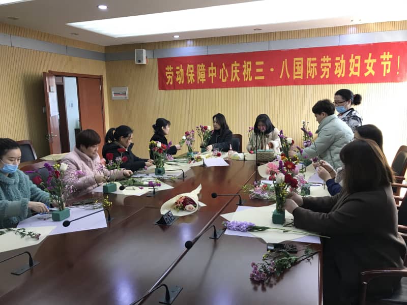 勞動創(chuàng)造美 鮮花育雅人