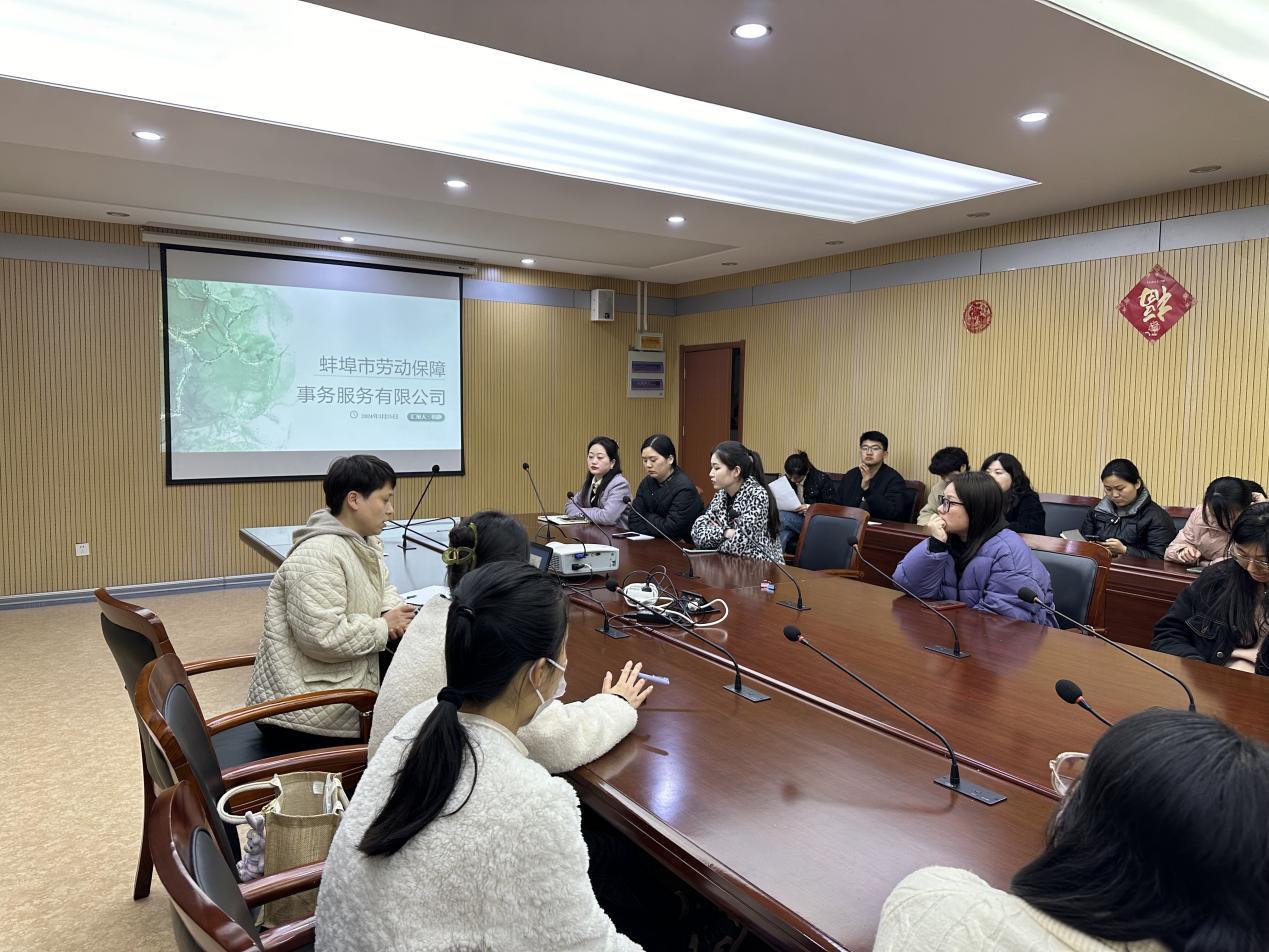 打造奮斗的舞臺(tái)，孕育高素質(zhì)人才